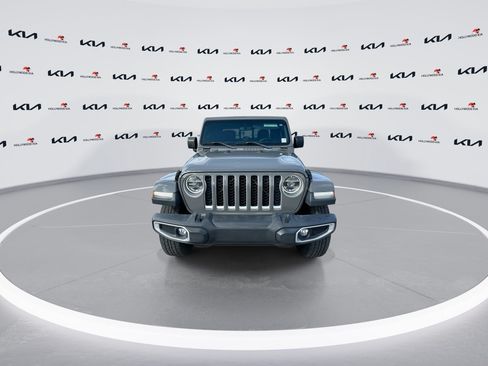 Used 2021 Jeep Gladiator Overland AWD/4WD image 3