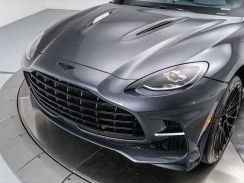 Used 2025 Aston Martin DBX 707 image 18