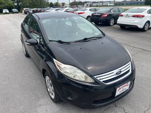 Used 2013 Ford Fiesta SE FWD image 3