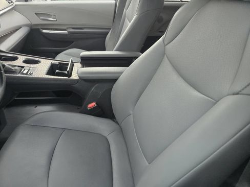 Used 2024 Toyota Sienna XLE FWD image 23