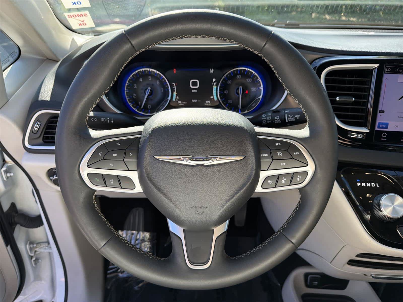 Used 2023 Chrysler Pacifica Touring-L FWD image 16