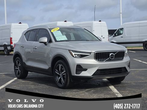 Certified 2025 Volvo XC40 B5 Core AWD/4WD image 2