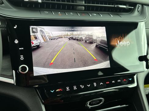 New 2026 Jeep Grand Cherokee Altitude image 7