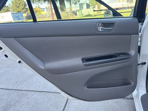 Used 2005 Toyota Camry LE FWD image 30
