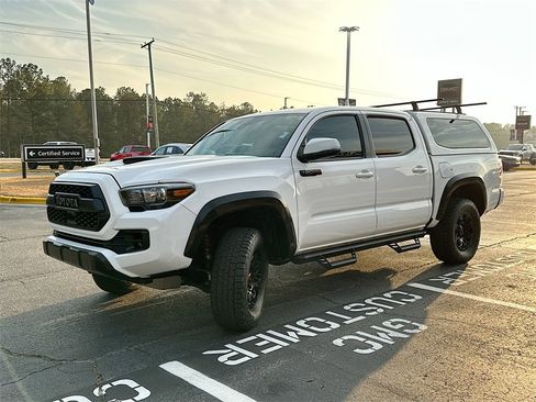 Used 2019 Toyota Tacoma TRD Pro image 2