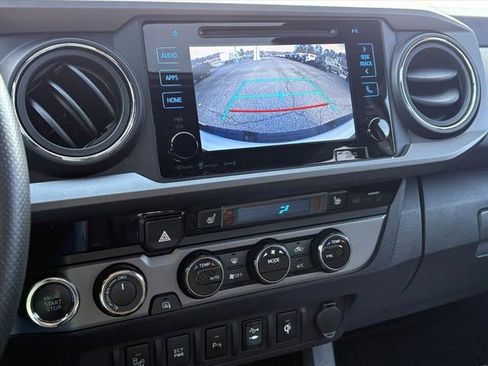 Used 2017 Toyota Tacoma TRD Sport image 9