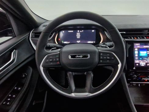 New 2025 Jeep Grand Cherokee L Altitude image 10