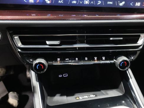 Used 2025 Chevrolet Traverse Z71 image 29