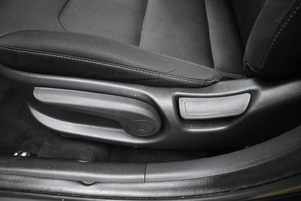 Used 2018 Hyundai Elantra Value Edition w/ Cargo Package FWD image 11
