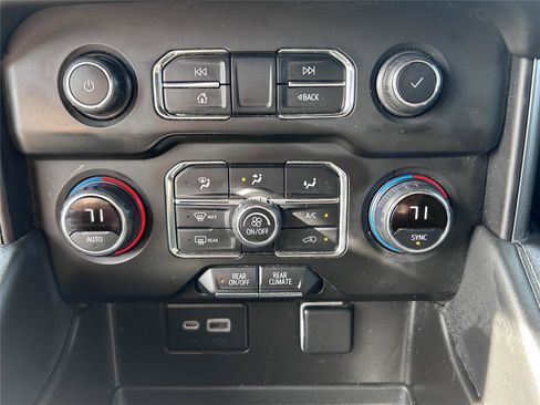 Used 2021 Chevrolet Suburban LS image 44