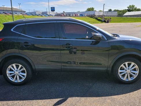 Used 2018 Nissan Rogue Sport SV w/ SV All-Weather Package AWD/4WD image 14