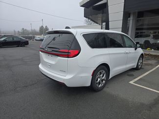 Used 2024 Chrysler Pacifica Limited video 3