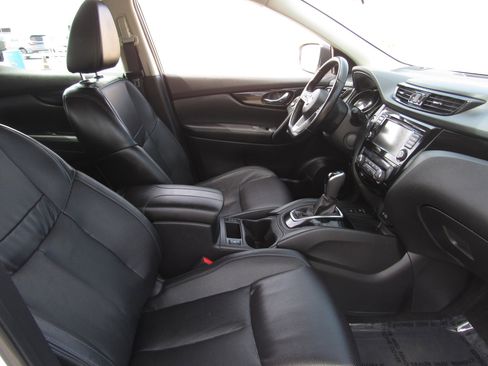 Used 2022 Nissan Rogue Sport SL image 8