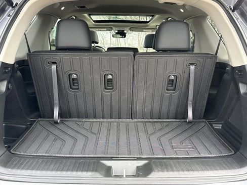 Used 2025 Honda Pilot Touring image 7