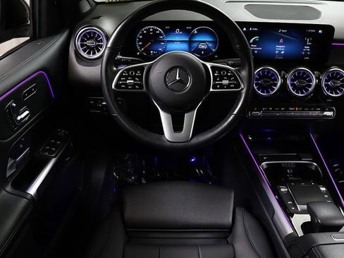 Used 2022 Mercedes-Benz GLB 250 4MATIC image 13