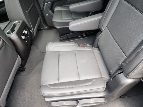 Used 2024 GMC Yukon XL Denali image 15