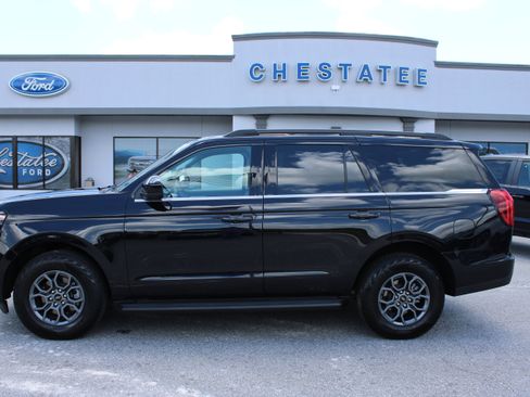 Used 2025 Ford Expedition Active AWD/4WD image 1