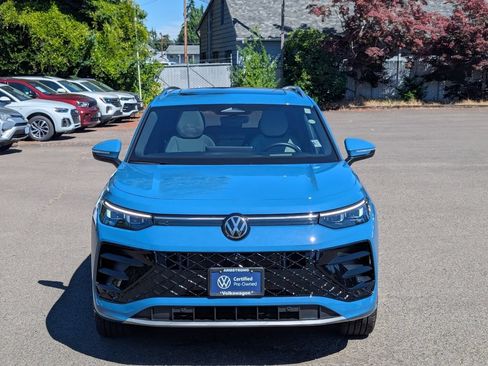Certified 2025 Volkswagen Tiguan SEL R-Line AWD/4WD image 8