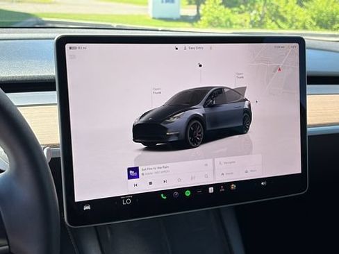 Used 2024 Tesla Model Y Performance AWD/4WD image 15