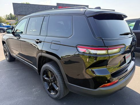 Used 2023 Jeep Grand Cherokee L Laredo AWD/4WD image 4