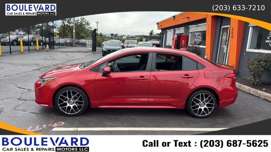 Used 2020 Toyota Corolla LE FWD image 4