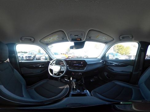 Used 2025 Chevrolet TrailBlazer LT image 42