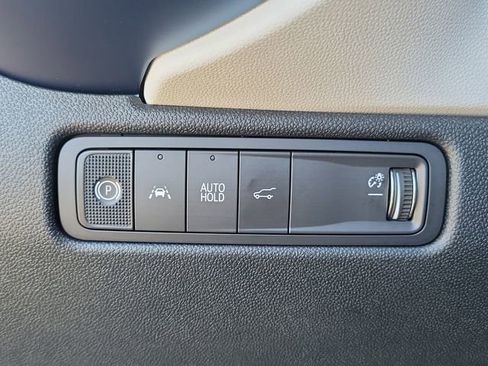 Certified 2025 Chevrolet Equinox EV LT image 21