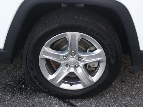 Used 2024 Jeep Compass Latitude AWD/4WD image 33
