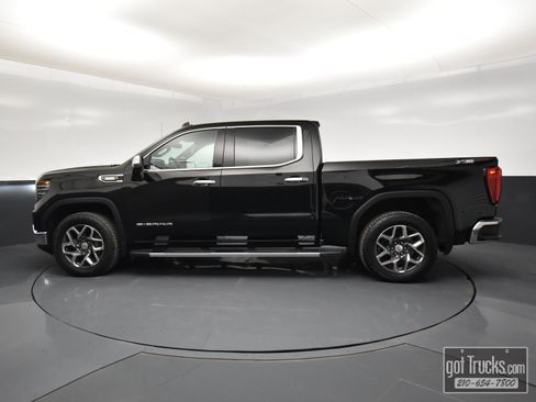 Used 2022 GMC Sierra 1500 SLT w/ SLT Premium Plus Package image 3
