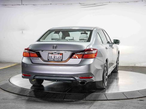 Used 2017 Honda Accord EX image 6