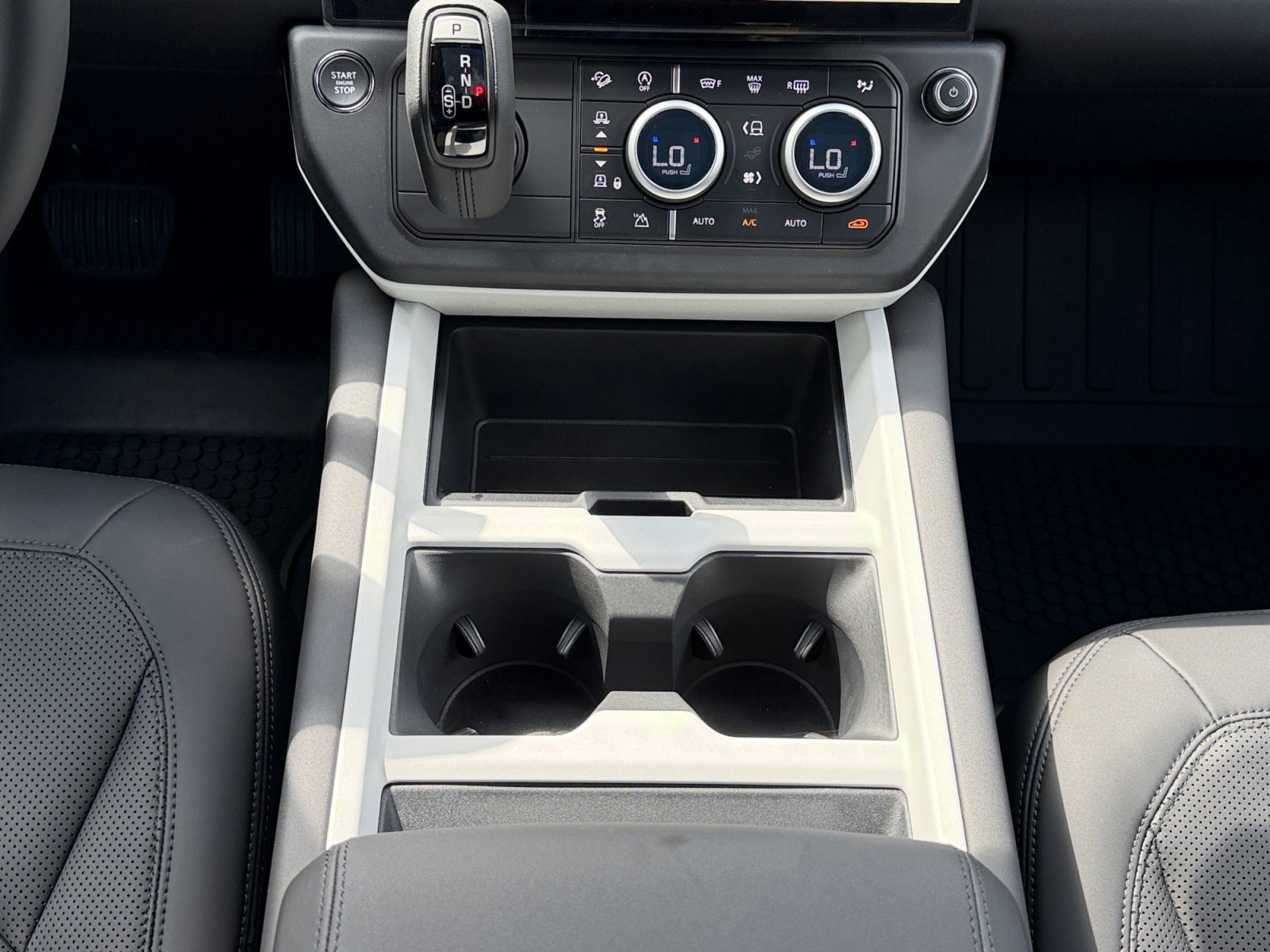 New 2026 Land Rover Defender 110 X-Dynamic SE AWD/4WD image 15