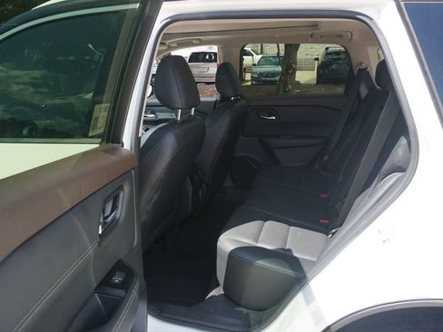 Used 2023 Nissan Rogue SL FWD image 14