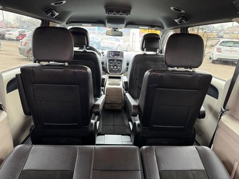 Used 2019 Dodge Grand Caravan SXT image 14