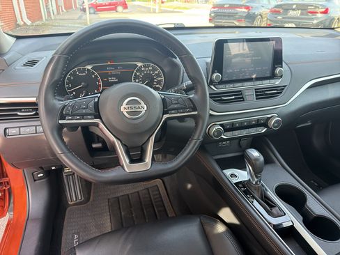 Used 2020 Nissan Altima 2.5 SR w/ Premium Package FWD image 11