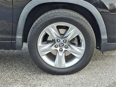 Used 2019 Toyota Highlander Limited image 12