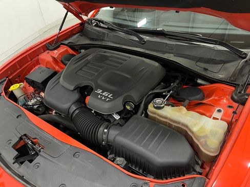 Used 2018 Dodge Charger SXT w/ Blacktop Package RWD image 24