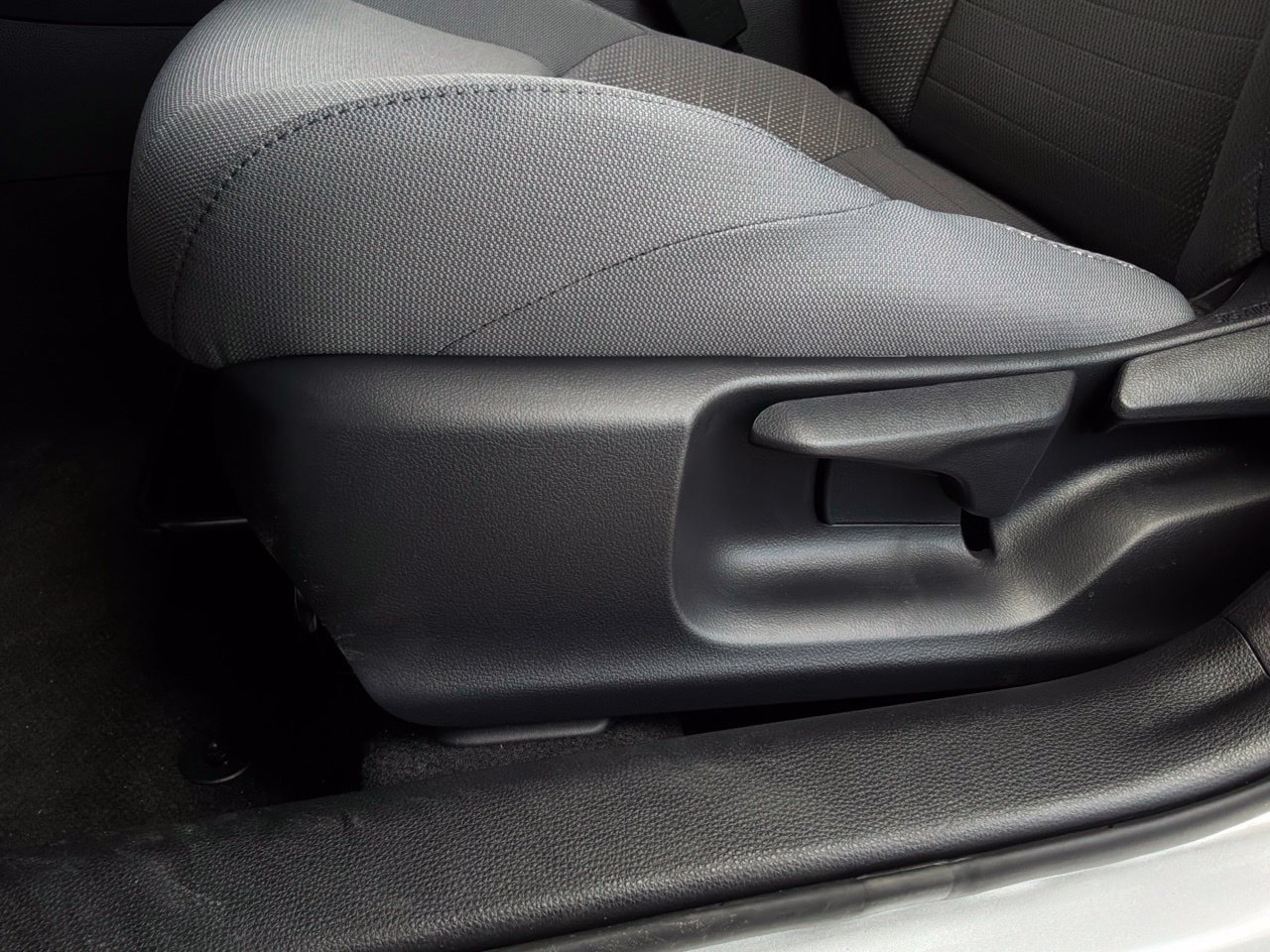 Used 2026 Toyota Corolla SE FWD image 11