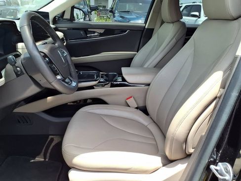 Used 2023 Lincoln Nautilus FWD image 25