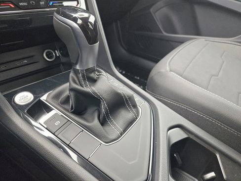 New 2026 Volkswagen Taos SE image 17