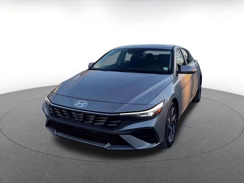 Used 2025 Hyundai Elantra SEL image 7