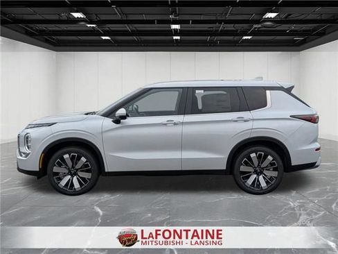 New 2026 Mitsubishi Outlander SE AWD/4WD image 2