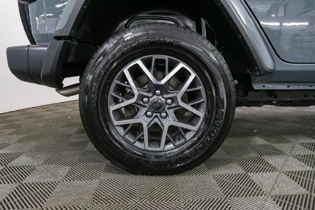 Used 2026 Jeep Wrangler Unlimited Sahara AWD/4WD image 16