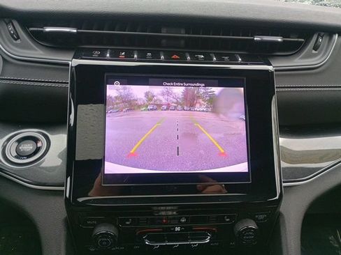 Used 2023 Jeep Grand Cherokee Altitude AWD/4WD image 32