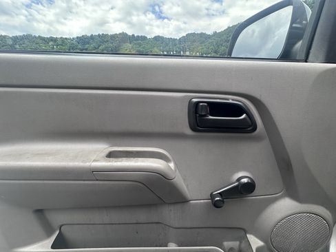 Used 2005 Chevrolet Colorado 4x4 Regular Cab image 9