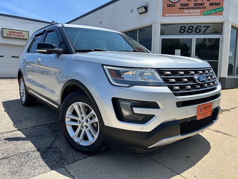Used 2016 Ford Explorer XLT w/ Equipment Group 202A FWD image 1