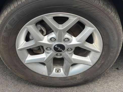 Used 2025 Kia Soul LX w/ LX Technology Package FWD image 20