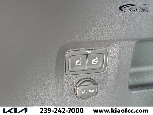Certified 2023 Kia Telluride EX w/ EX Captain's Chair Package AWD/4WD image 11