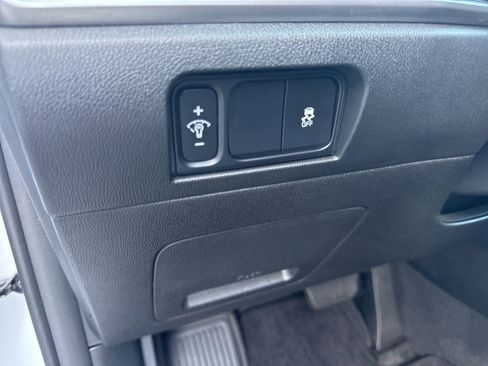 Used 2024 Kia Sorento LX image 21