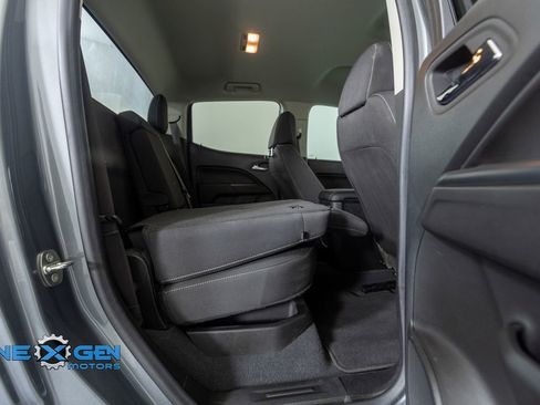 Used 2022 Chevrolet Colorado LT AWD/4WD image 37