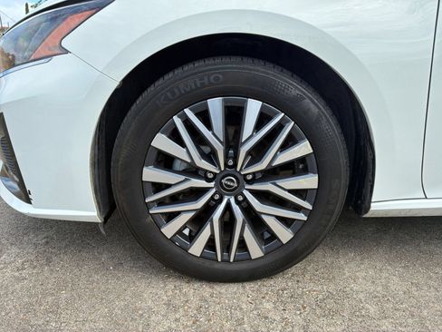 Used 2025 Nissan Altima 2.5 SV FWD image 25